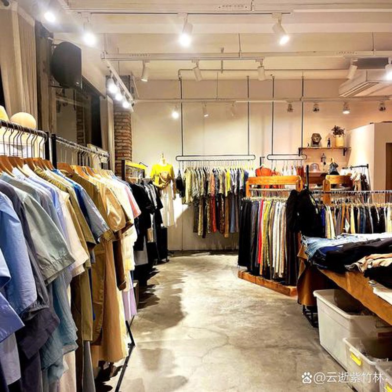 电商趋势如何影响朱集乡服装店的营销策略